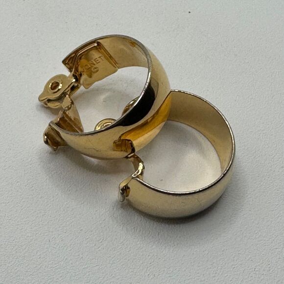 Vintage MONET Hoop Clip On Earrings Shiny Wide Gold Tone - Picture 5 of 10